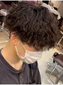 波巻きスパイラルパーマメンズマッシュツーブロックメンズパーマ