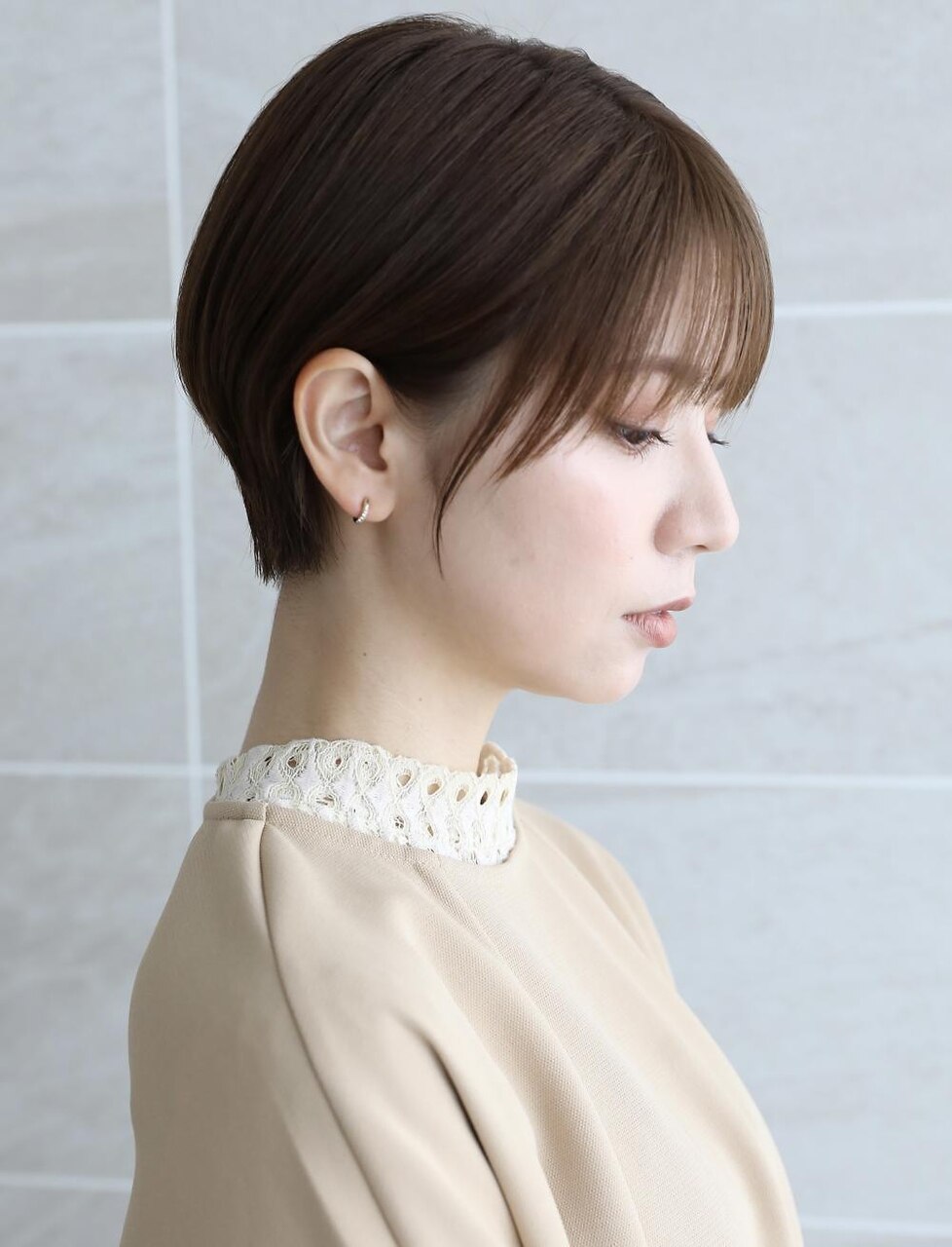 ぶつ切りボブ 外ハネボブ ホワイティアッシュ 金髪ボブ：L126938120