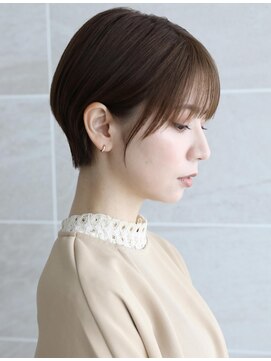 フルショウ アシヤ(FURUSHO ASHIYA) 大人可愛い20代30代40代前下がりショートボブ耳かけボブ