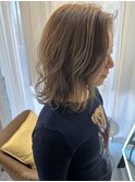 ミディアムレイヤーボブ × ハイライトベージュ