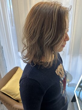 アトモスサニーテラス(Atmos sunny terrace) ミディアムレイヤーボブ × ハイライトベージュ