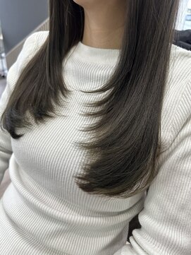 レイヤーカット+オリーブカラー