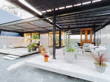 まるでリゾート♪解放感あふれるウッドデッキで安らぎのひと時を