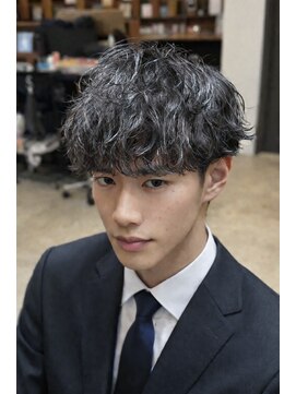 ジェットブラックキューサンロク(JET BLACK 936) 2026、舞台を制すシャドウパーマ