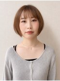 透け感ベージュの丸みコンパクトボブ