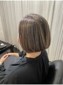 ミニマムボブ　大人のハイライト　白髪活かし　センターパート