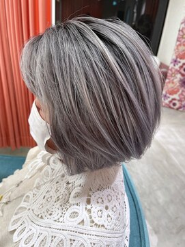 ボックスミコ(Box mico.) グレージュ×無造作ボブで大人かっこいいスタイル