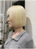 抜きっぱなしブロンド×ホワイトブロンド×ミニボブ