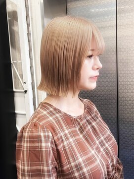 ホワイト 梅田(white) 切りっぱなし外はねボブ×ミルクティー★