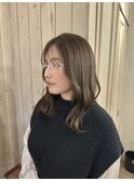 オリーブベージュカラー