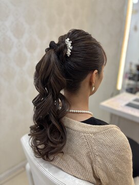 フレア(FLAiR) 20代30代結婚式お呼ばれふわふわポニーテールスタイル