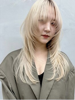 オアシス(oasis)の写真/トレンドのグレージュ/透け感カラーはoasisで♪遊び心のあるポイントデザインなど繊細なカラー技術を堪能―