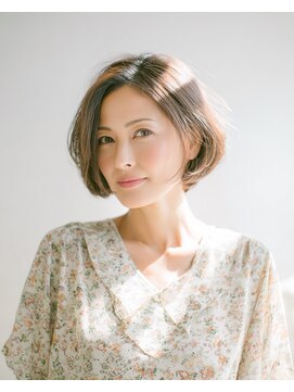 大人の上品さが際立つショートボブスタイル