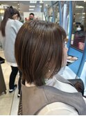 ナチュラルブラウンの切りっぱなしボブ