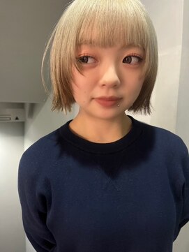 シール 梅田(CIRR) コンパクトミニボブ × 透明感ベージュ