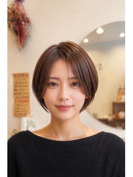 エメールヘア(aimere hair) 丸みシルエットが可愛い耳かけショートボブ