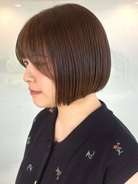 ミツバ(3tuba) アッシュグレージュ 艶髪ボブ ミニボブ 顔周りレイヤー