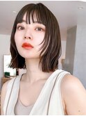 Say.切りっぱなしボブ外ハネボブアッシュブラック暗めカラー青山