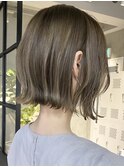 横浜西口イルミナカラーミディアムボブベージュアッシュグレー