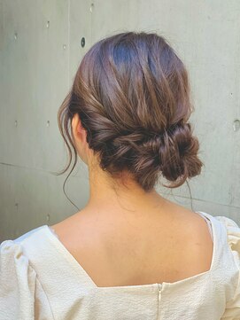 ディア(.eer) お出かけにも☆ // °◎ 編み込み × サイドお団子 ◎°