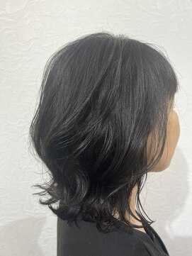 デイトゥデイトゥルーカラーズ(DAY TO DAY true colors) 外ハネミディ