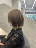 外ハネボブミニボブ透明感カラーグレージュアッシュベージュ