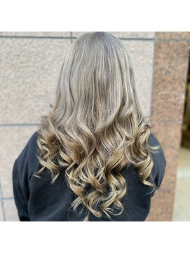 フツーロ 栄(FUTURO) プルエクステ