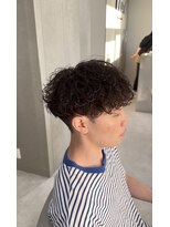 ホワイト(WHITE)&nbsp;波巻きスパイラルパーマ/マッシュパーマ/メンズパーマ