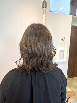 アメイロ(ame/iro) 透け感あるオリーブグレージュカラー