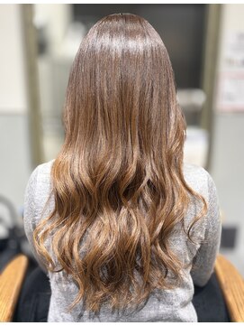 アンジー(Angee) 分け目改善ふんわりベージュヘア