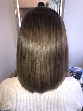 アールサロン アオヤマ(Rr SALON AOYAMA) プラチナミネコラ