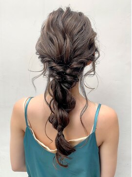 トルネード(TORNADO) パーティーヘアアレンジ 編みおろし結婚式二次会ヘア K12-15