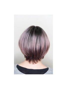 髪といろいろ 淡いピンクベースのシャドウルーツカラー