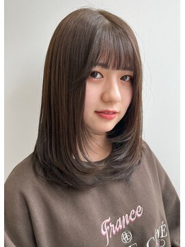 ジーナ サンシャイン通り池袋(Zina) ミディアムレイヤーカット【Zina 保科 侑花】
