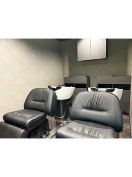 少人数だからこそのリラックス空間。一人ひとりに寄り添った丁寧な施術で理想のスタイルを実現！