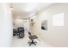 店内はリラックスしていただける落ち着いた空間。