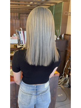 ヘアーサロン ミル(hair salon MiL) 【渋谷】ホワイトシルバー