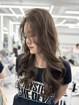 アマトウキョウスマートサロン(AMA TOKYO×Smart Salon) ヘーゼルベージュ　ブリーチなし　レイヤーカット　海外風