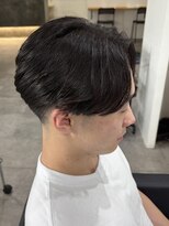 ヒュイル バイ ニアウ(Hwyl by Niau)&nbsp;メンズカットパーマセンターパートニュアンスパーマ刈り上げ