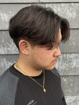 ヒュイル バイ ニアウ(Hwyl by Niau) MEN’S HAIR/サーフカール/刈り上げセンターパート/伊勢崎