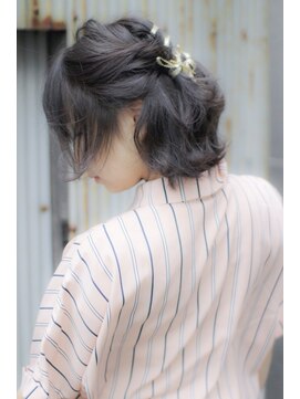 アマンドール(Aman D'or) ショートでも可愛いゴールドリボンアレンジ☆