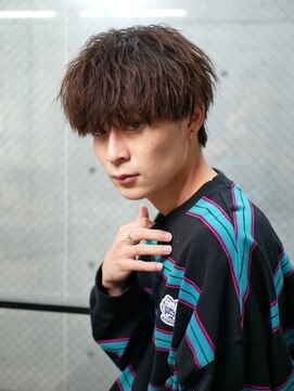 イーラ(era) ツイストスパイラルパーマ緩めアイロン質感マッシュ