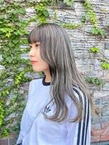 レーベン(Leben) グレージュカラー ロング