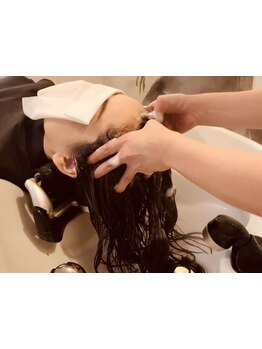 頭をしっかり揉みほぐす《ダヴィネス認定ヘッドスパ》で疲れを癒しませんか？極上のスパタイムをご提供♪