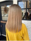大人可愛い小顔セミロングヘアアッシュベージュ