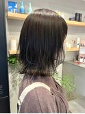 オリーブベージュ×レイヤーミディ