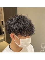 ウノプリールヴァモス(unopulir Vamos)&nbsp;波巻きスパイラルパーマメンズ刈り上げ髪型黒髪