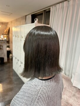 トゥーミー(to mee) グレーアッシュ♪【新田】