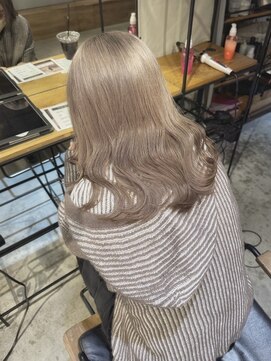 リムレス(LIMLESS) ミルクティーベージュホワイトダブルカラーブリーチ新潟万代