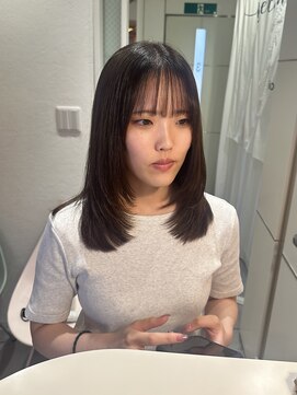 イロ(iiro) オリーブベージュ/アッシュカラー/レイヤーカット